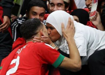 والدة حكيمي