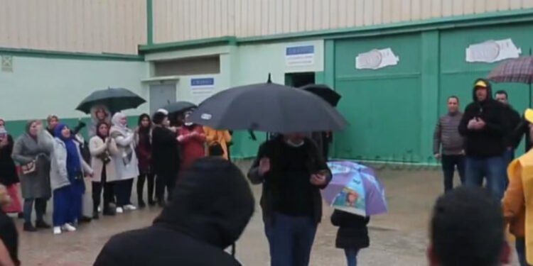 عمال شركة يناشدون الدرك الملكي باكزناية