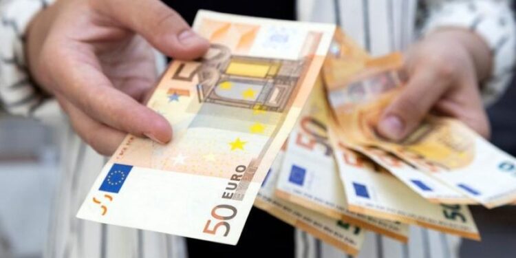 استمرار تراجع الأورو