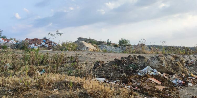 كارثة بيئية بشوارع اكزناية