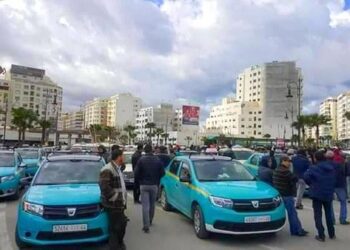 بوقفة احتجاجية للطاكسيات الصغيرة