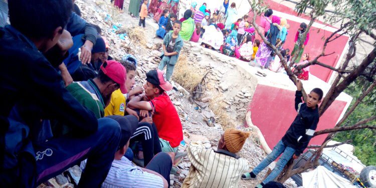 الأطفال يتامى زلزال