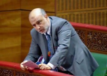 بنجلون يتحدى خصومه في قضية إخفاء وثيقة تمنعه من الترشح للرئاسة