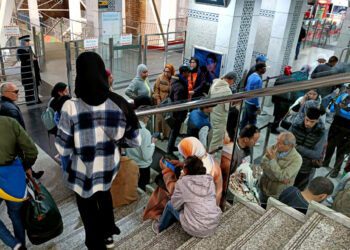 كراسي الانتظار في محطة القطار الرباط