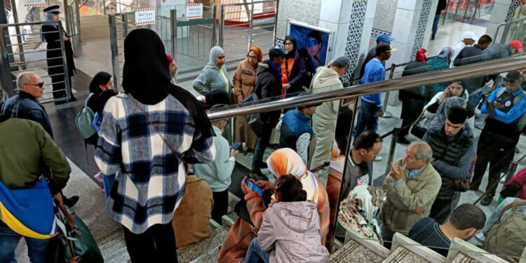 كراسي الانتظار في محطة القطار الرباط