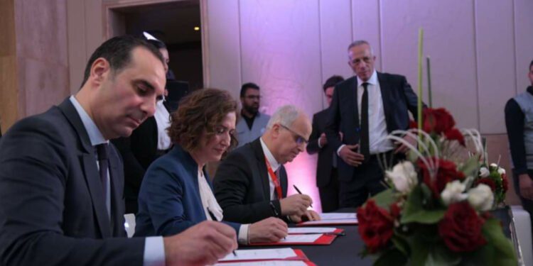 التوقيع على اتفاقية شراكة