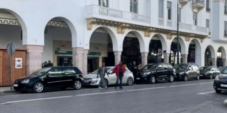 إغلاق محلات تجارية