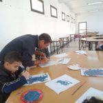 أطفال يرسمون