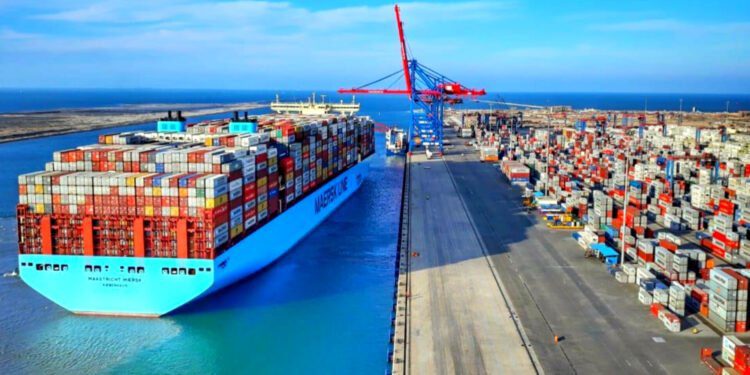 حاملة الحاويات