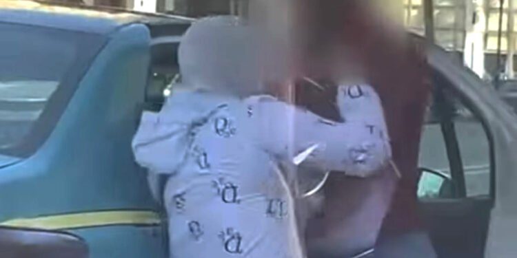 شجار سيارة أجرة