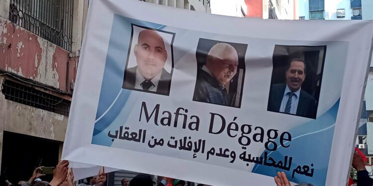 احتجاجات عمال شركة الماء والكهرباء