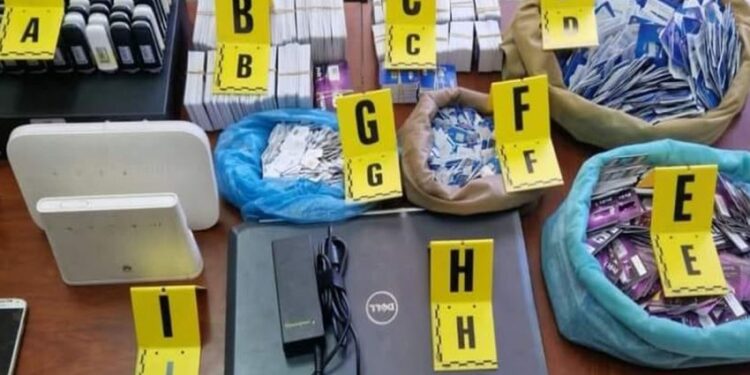 تفكيك عصابة