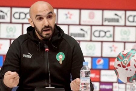 الركراكي يعلن عن قائمة «الأسود» المستدعاة لمبارتيْ زامبيا والكونغو