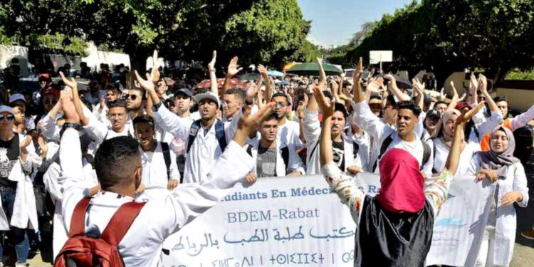 احتجاجات طلبة الطب