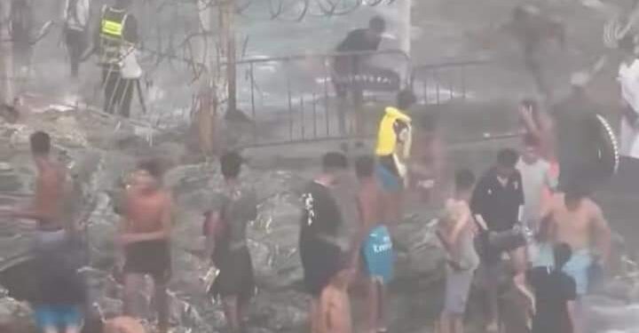 المغاربة يتسللون إلى سبتة المحتلة