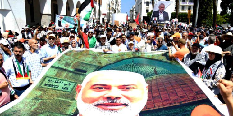 صورة اسماعيل هنية من مسيرة الرباط