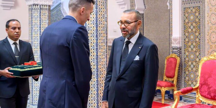 الملك يستقبل سفيان البقالي