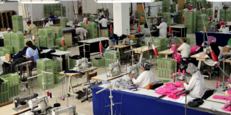 مصنع خياطة