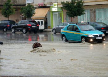 زخات رعدية قوية