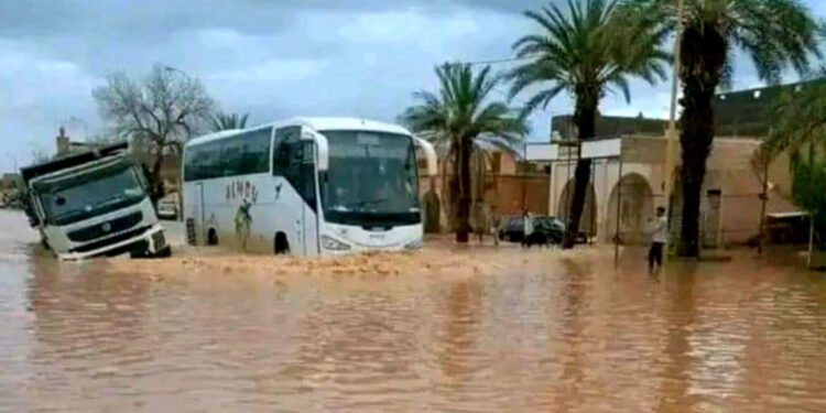 فيضانات ووفايات