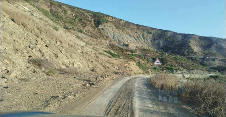 الطريق الرابطة بين بني حرشن