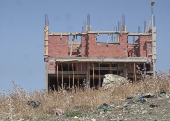 اهربوا من طنجة الحصول على رخصة البناء وشواهد الماء والكهرباء من عجائب الدنيا السبعة