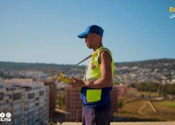 قصة سائق رافعة البناء