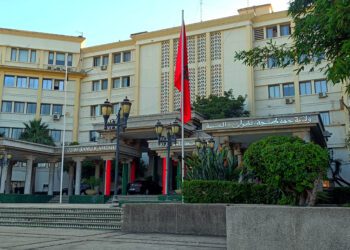 مهندس ولاية طنجة يباغت ورش بناء في منطقة العوامة لهذا السبب !!