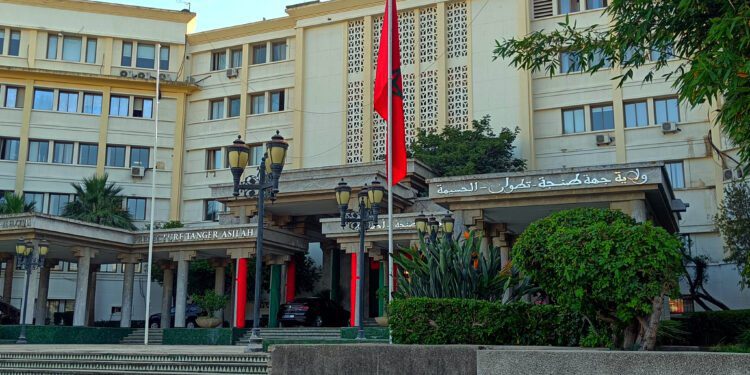 مهندس ولاية طنجة يباغت ورش بناء في منطقة العوامة لهذا السبب !!