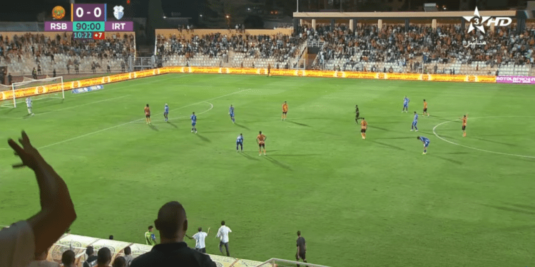 اتحاد طنجة يخطف التعادل من فريق فوزي لقجع رغم البطاقة الحمراء