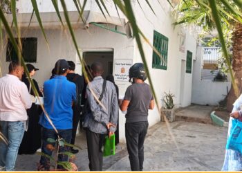 التصديق والإمضاء في طنجة .. نقص مهول في الموظفين يسائل المسؤولين