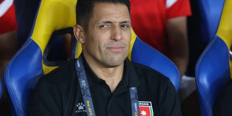 الحسين عموتة مرشح لجائزة أفضل مدرب في العالم