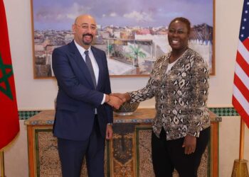 نجاح عمدة طنجة في تمرين الحضور والتصفيق والاستقبالات والسفريات