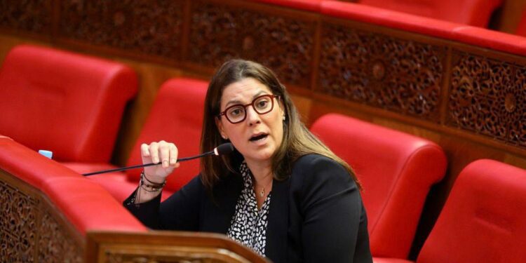 الوزيرة المنصوري