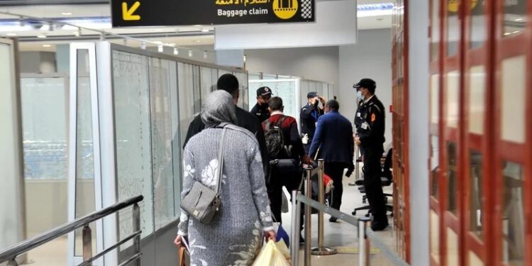مطار طنجة.. تفتيش حقيبة مسافر يفضي إلى مفاجأة
