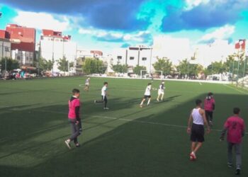 وفاة رجل خمسيني يداعب الكرة بملعب للقرب بطنجة