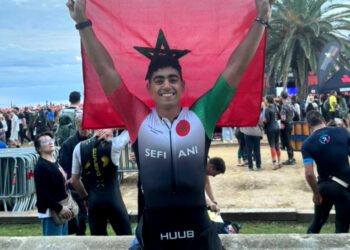 شاب طنجاوي يححق إنجازا استثنائيا في بطولة الرجل الحديدي ببرشلونة