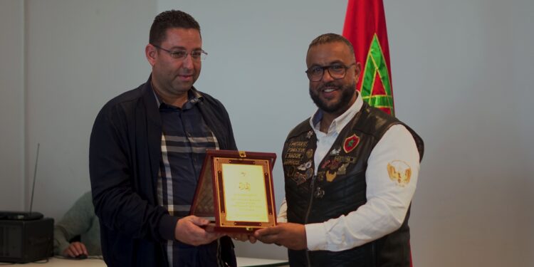 تكريم الدراج المغربي السنغالي عدنان بن يعقوب و المهدي الغاني المتضامن مع غـزة