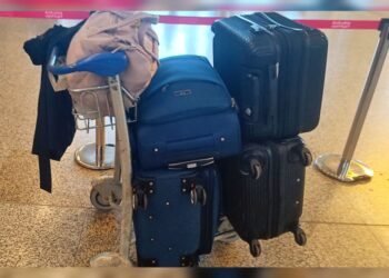 شرطة مطار طنجة تقبض على مسافر متلبس بتهريب الحشيش في حقيبة