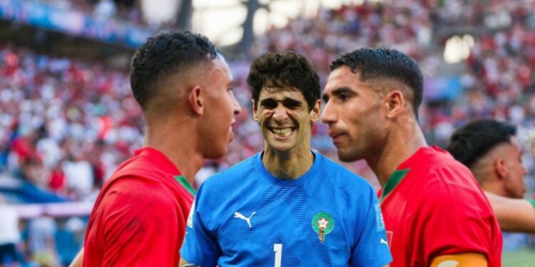 بونو وحكيمي ورحيمي ضمن المرشحين لتشكيلة "فيفا" للظفر بهاته الجائزة