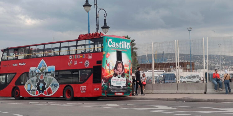 طنجة.. مطعم كاستيو يدعو ركاب الحافلة السياحية إلى استكشافه