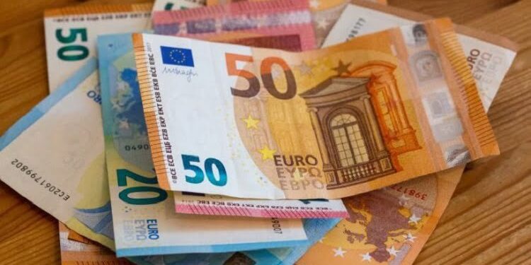 أسعار صرف أهم العملات الأجنبية اليوم الاثنين