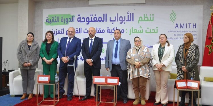 غياب والي الجهة ورئيس الجهة عن الأبواب المفتوحة لجمعية النسيج