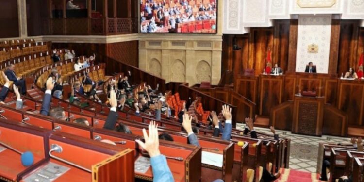 المصادقة بالأغلبية على مشروع قانون الإضراب