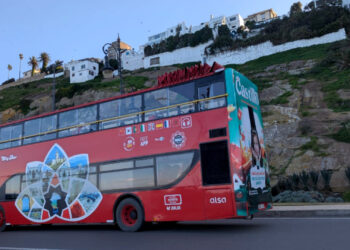 أشغال بناء موقف انتظار الحافلة السياحية قرب ميناء طنجة المدينة