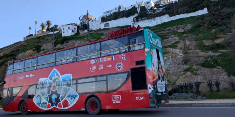 أشغال بناء موقف انتظار الحافلة السياحية قرب ميناء طنجة المدينة