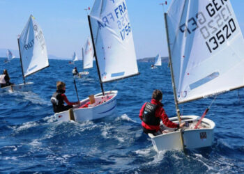 طنجة تحتضن يوماً مفتوحاً لتعزيز الرياضات البحرية بين تلاميذ المدارس