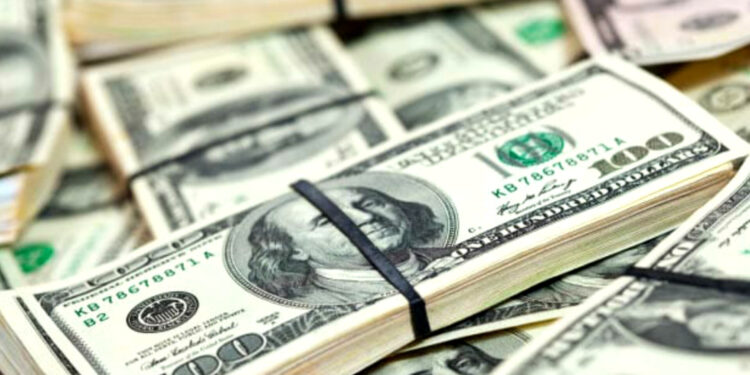 تراجع الدولار مقابل 6 عملات في تعاملات اليوم الإثنين