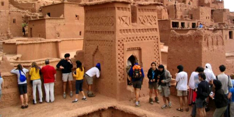 وزارة السياحة تطلق مشروعًا لتطوير 16 قرية سياحية في المغرب باستثمار 188 مليون درهم