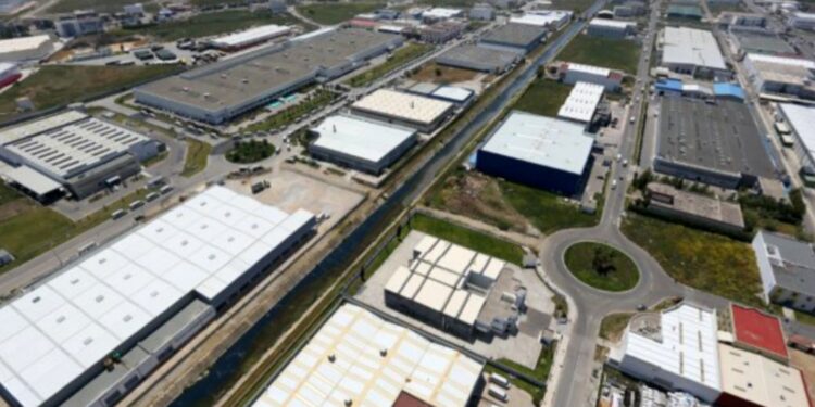 الدورة السابعة للجنة الوطنية للاستثمارات: المصادقة على 20 مشروعًا استثماريًا بقيمة 17.3 مليار درهم